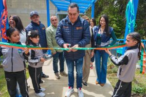 141239 estudiantes de las palmas en envigado estrenan nuevo 1024x600