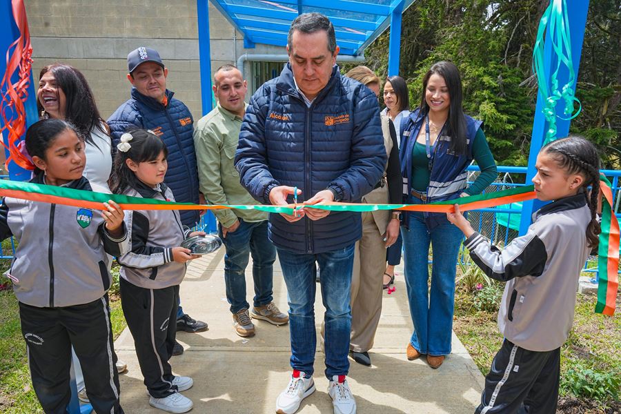 141239 estudiantes de las palmas en envigado estrenan nuevo 1024x600